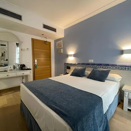 Отель Plaza Cavana 3*